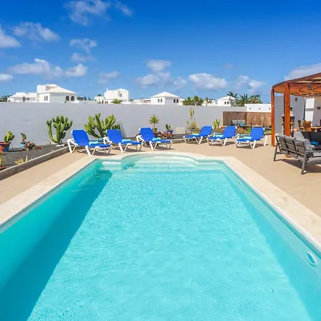 فيلة Luar بلايا بلانكا